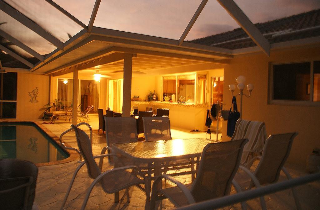 Villa Catalina Isles - Holidays In Paradise Кейп-Корал Экстерьер фото